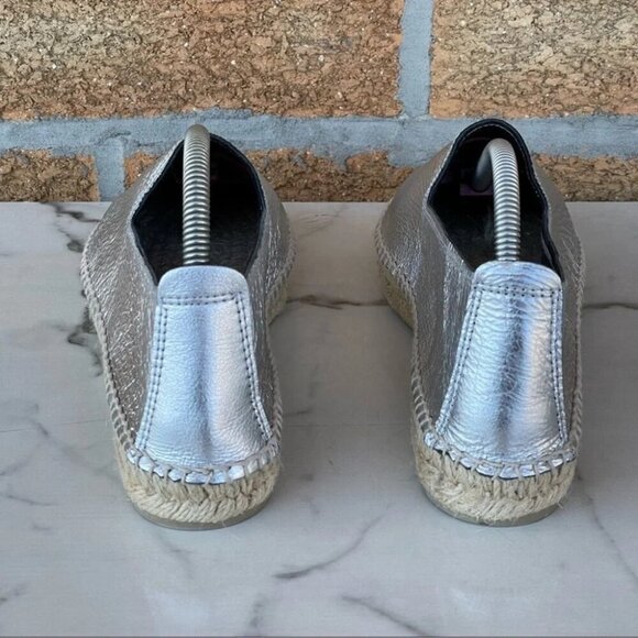 Manebi Los Angeles Metallic Flat Espadrille,Platinum 6.5 - Picture 4 of 10
